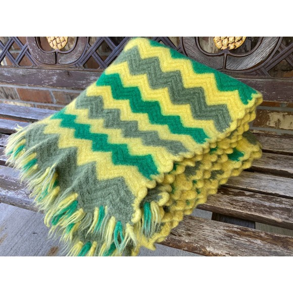 31" x 31" Chevron Wave Pattern Throw Wool Blanket Green Yellow Gray Vintage - Picture 1 of 3